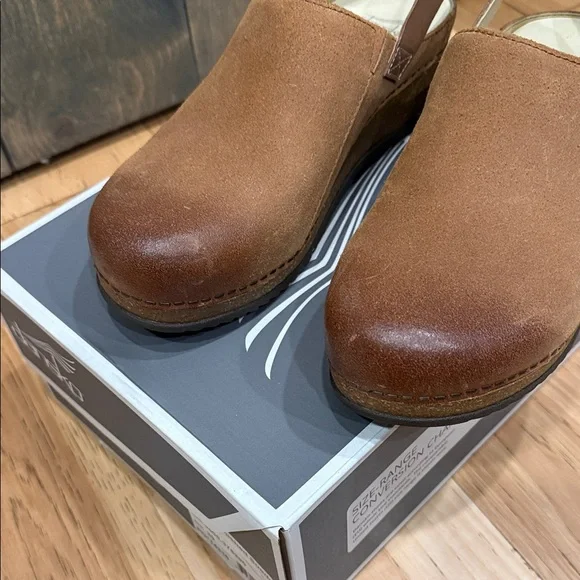 Like new Dansko Merrin Clogs - Picture 6 of 12